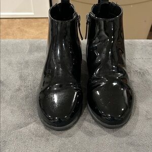 AEROSOLES Shiny Black Ankle Boots